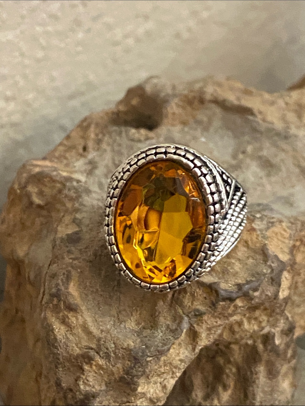 5/$10❤️❤️❤️NEW Silver Tone Zinc Alloy Yellow Faceted Acrylic Cabochon Ring